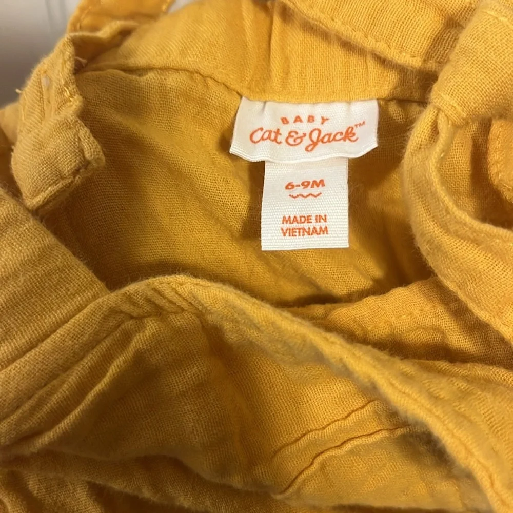 Set of 3 Cat & Jack Romper bundle (6-9mo) - Picture 7 of 10